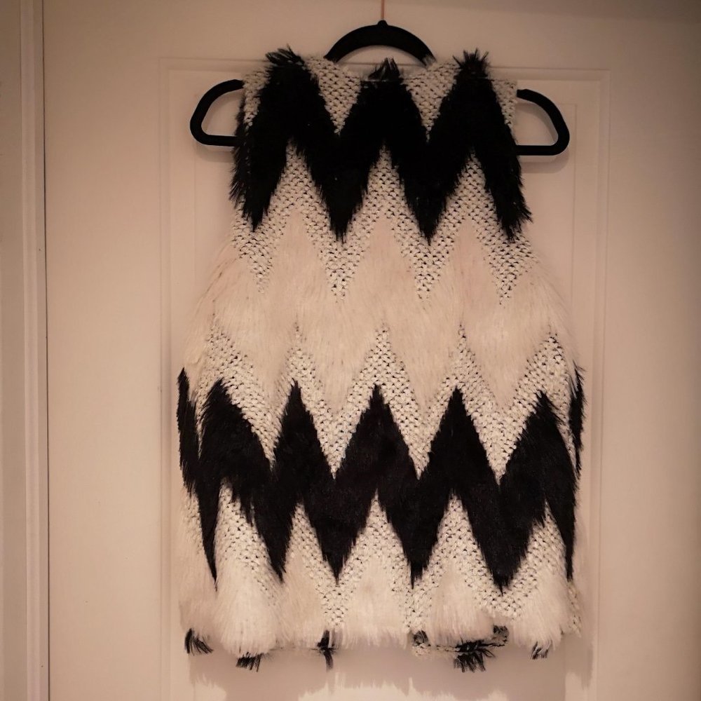 USED Texture Vest - Picture 2 of 6